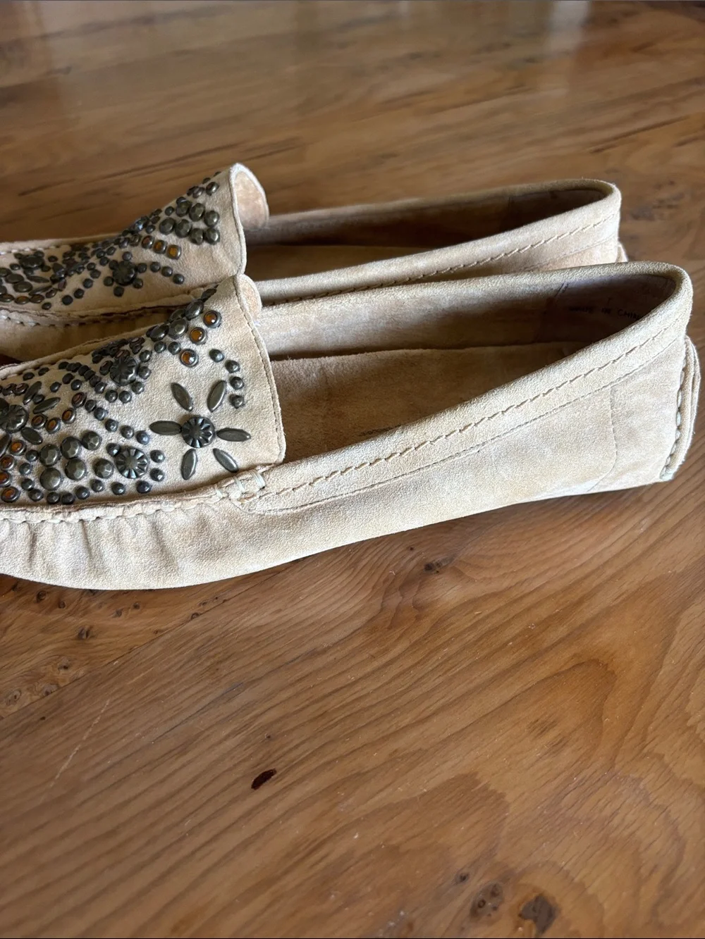 Beverly ‎ Feldman Embellished Women's Suede Loafers in Beige Studded Size 7